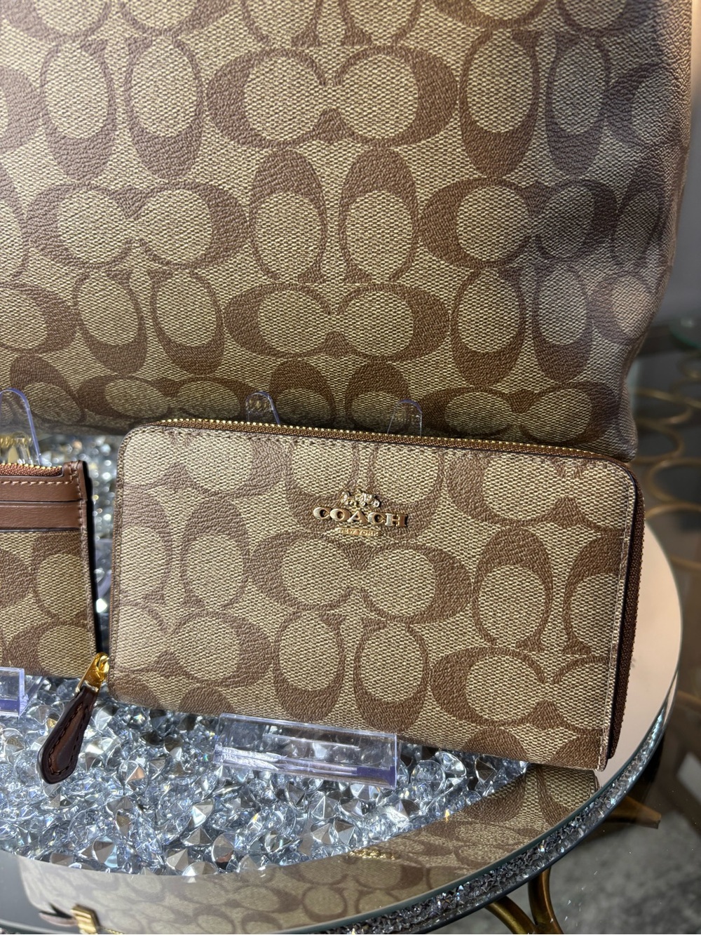 Coach 2020 Gallery Tote Bag in Signature Canvas w/ 2 matching wallets EUC - Picture 5 of 12